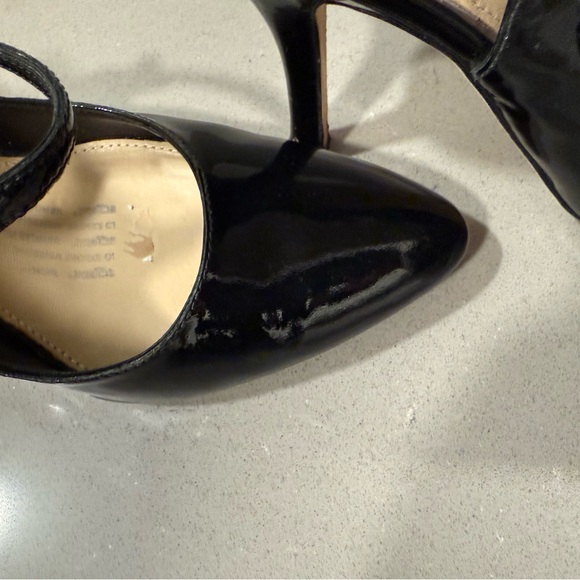 Plenty of wear left in these classy heels. Very traditional and classic. - Picture 7 of 9